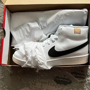 Nike court royale miD